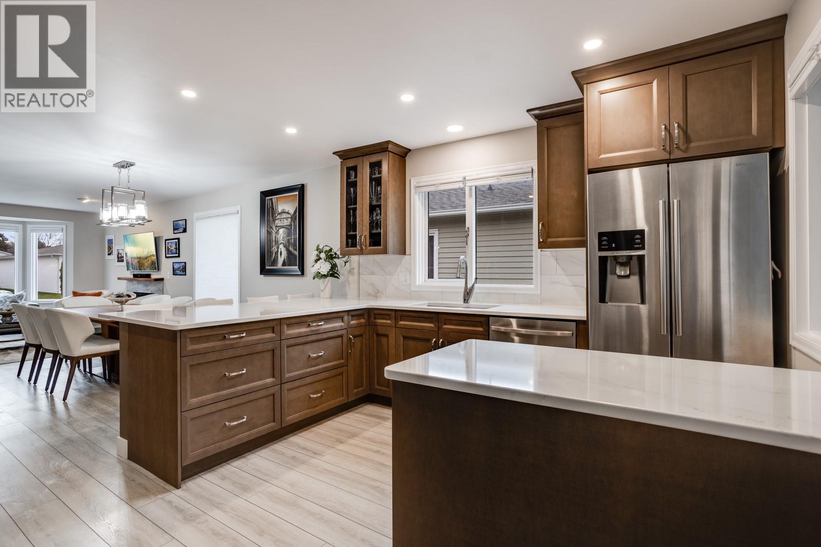 1255 Raymer Avenue Unit# 507, Kelowna, BC - Indoor Photo Showing Kitchen With Upgraded Kitchen