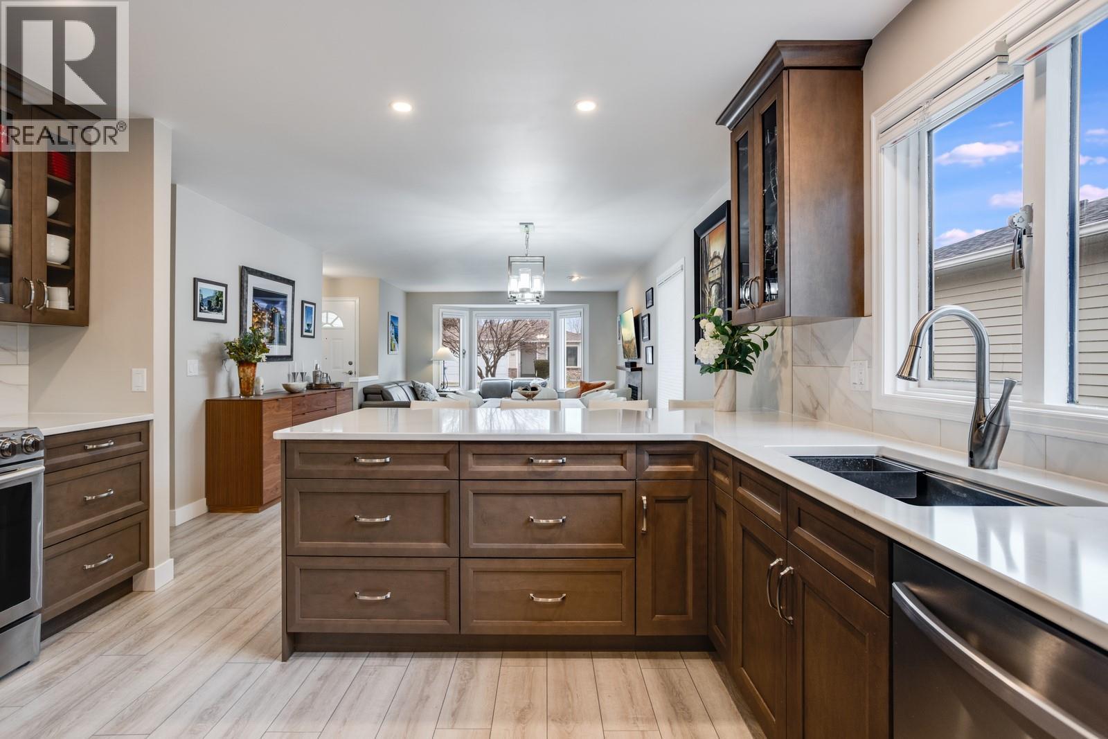 1255 Raymer Avenue Unit# 507, Kelowna, BC - Indoor Photo Showing Kitchen With Double Sink