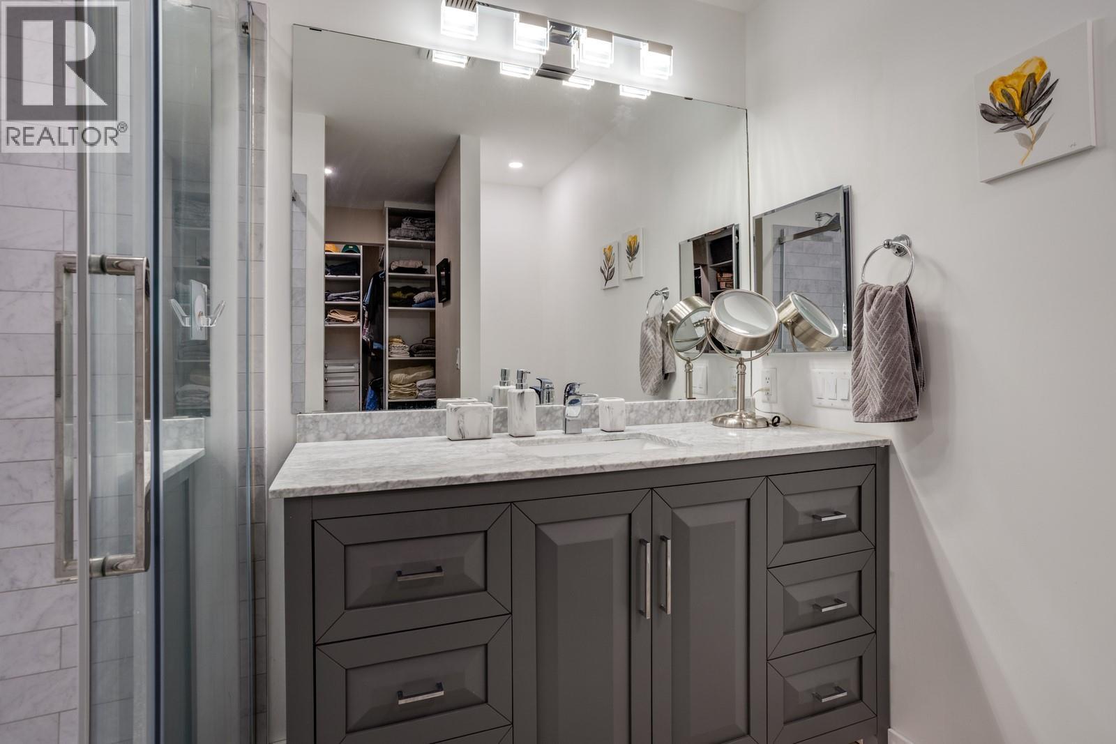 Private ensuite featuring updated finishes and functional layout. - 1255 Raymer Avenue Unit# 507, Kelowna, BC - Indoor Photo Showing Bathroom