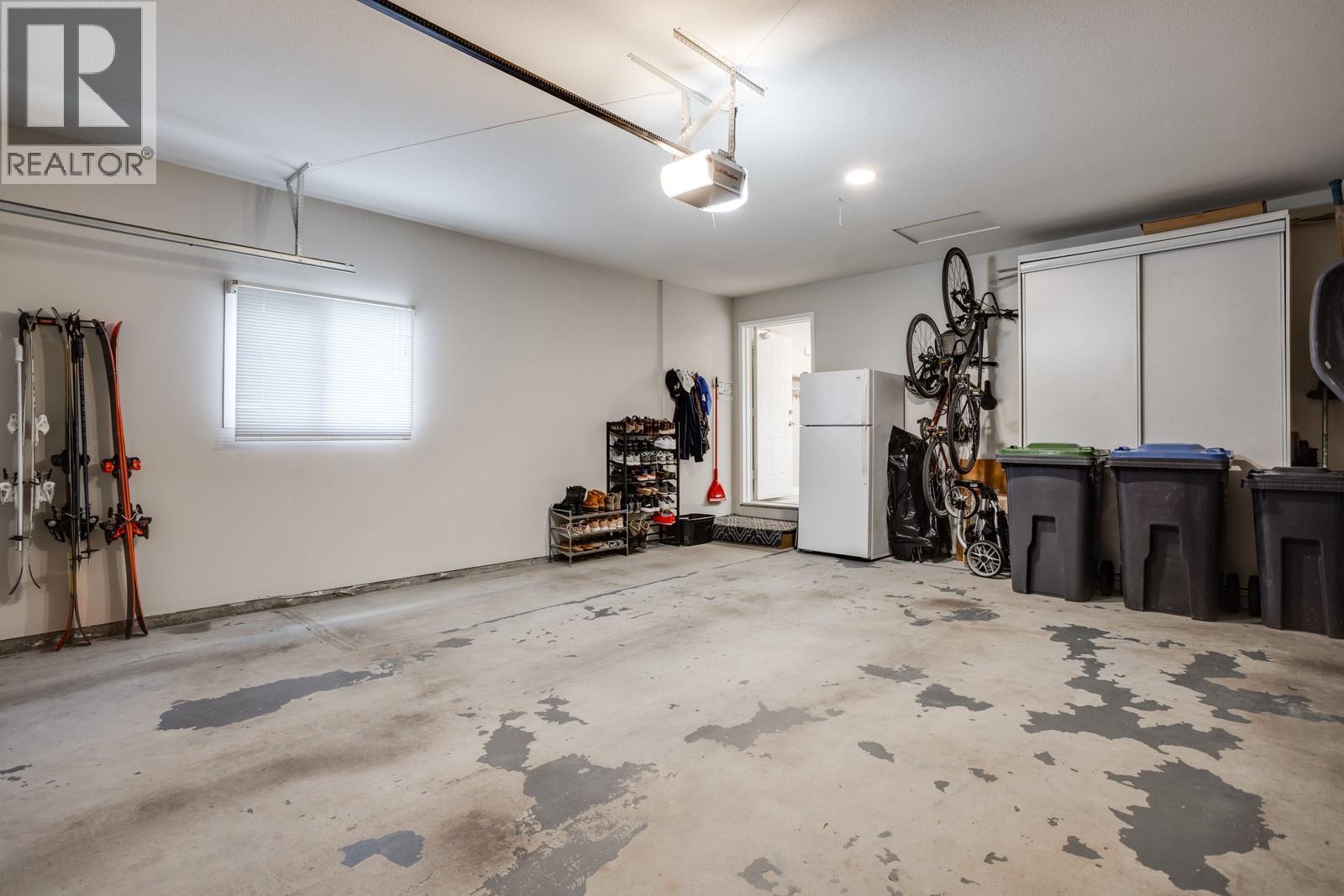 1255 Raymer Avenue Unit# 507, Kelowna, BC - Indoor Photo Showing Garage