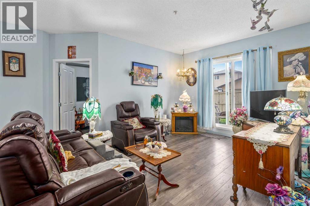 1116, 1140 Taradale Drive Ne, Calgary, AB - Indoor Photo Showing Living Room