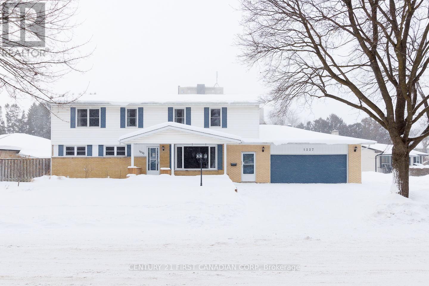1227 Victoria Drive, London East (East C), ON - Outdoor With Facade