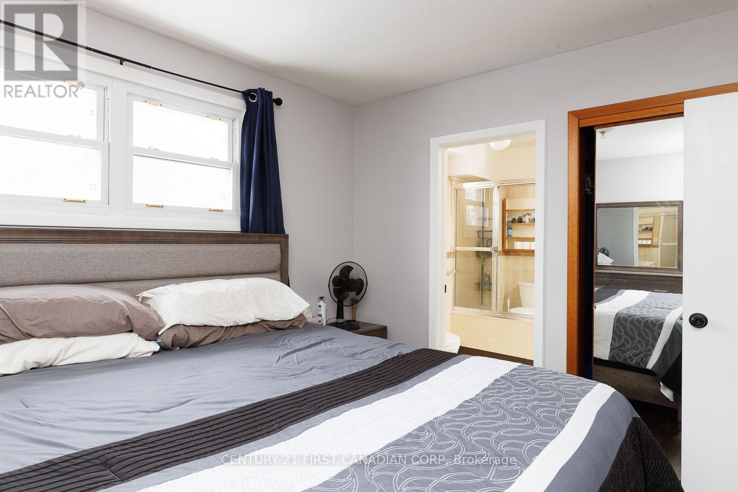 1227 Victoria Drive, London East (East C), ON - Indoor Photo Showing Bedroom