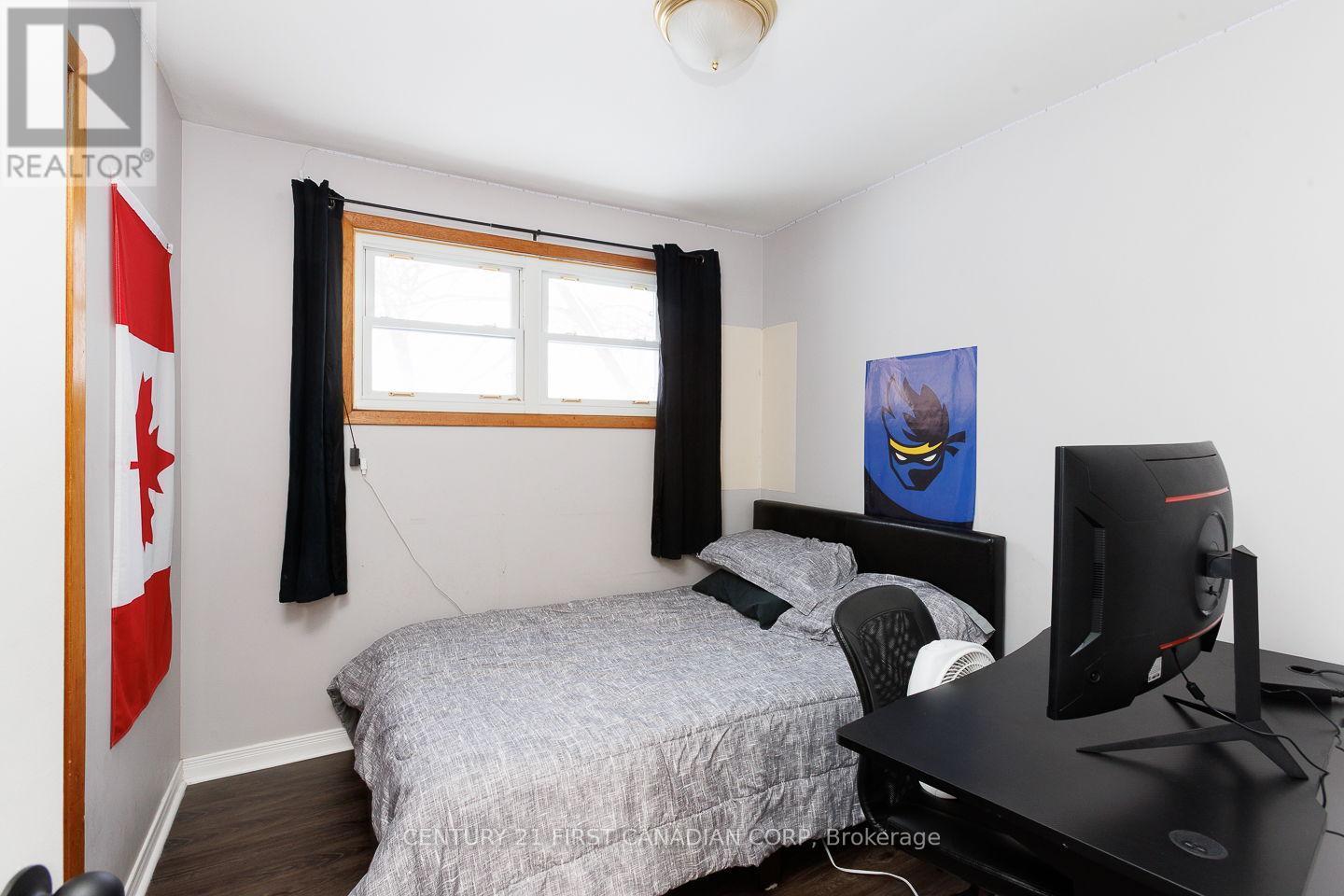 1227 Victoria Drive, London East (East C), ON - Indoor Photo Showing Bedroom