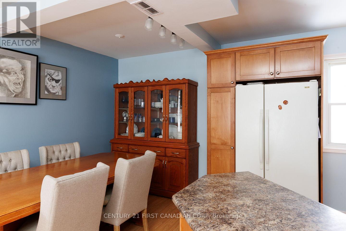 1227 Victoria Drive, London East (East C), ON - Indoor Photo Showing Dining Room