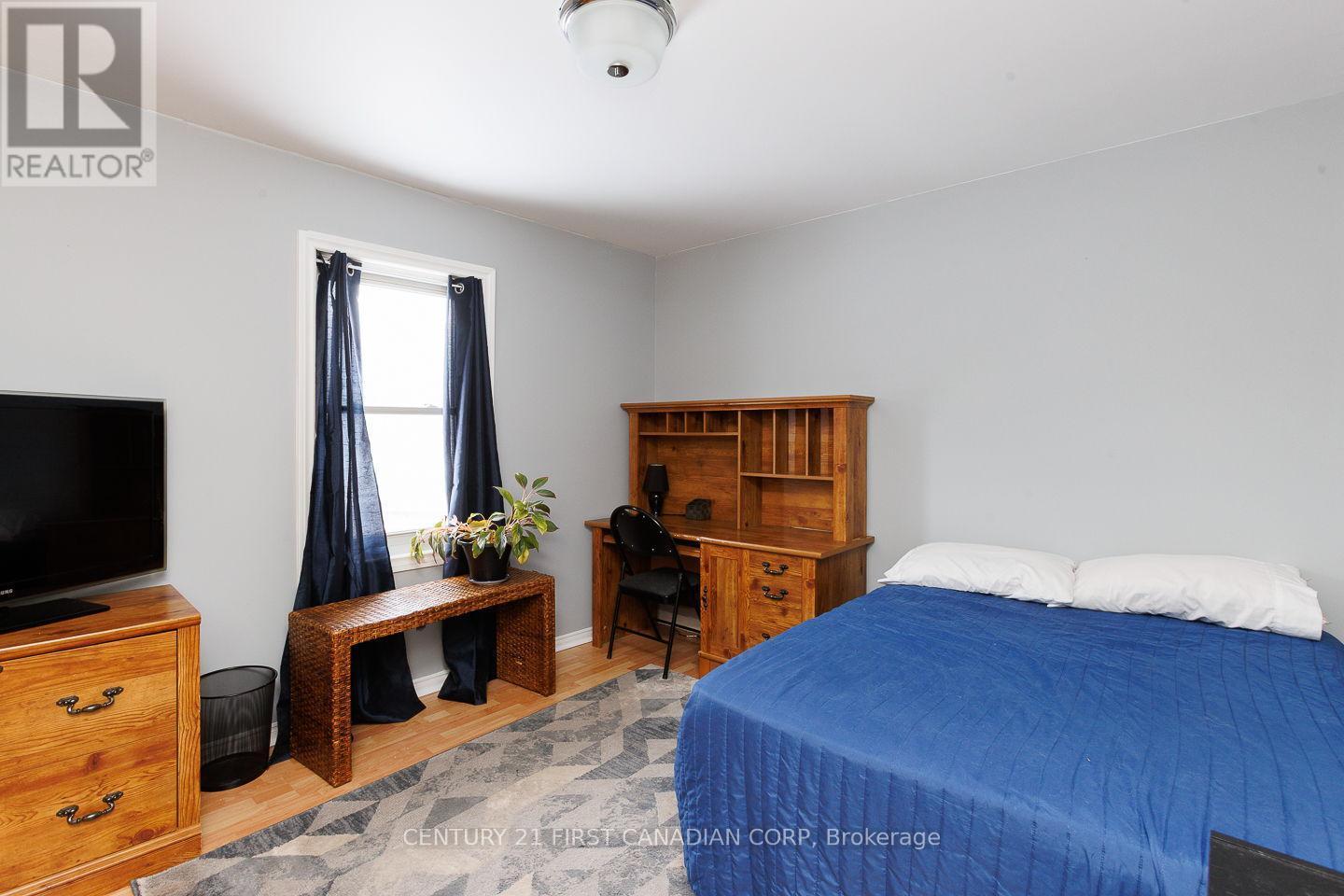 1227 Victoria Drive, London East (East C), ON - Indoor Photo Showing Bedroom
