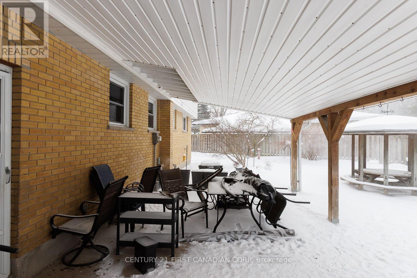 1227 Victoria Drive, London East (East C), ON - Outdoor