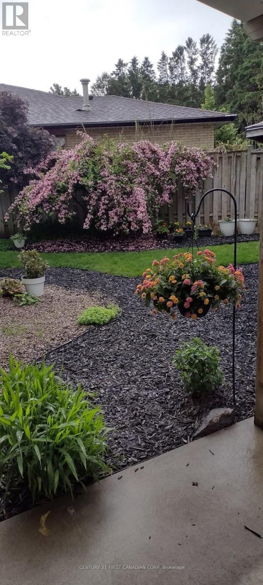 1227 Victoria Drive, London East (East C), ON - Outdoor