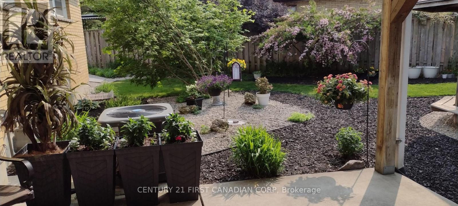 1227 Victoria Drive, London East (East C), ON - Outdoor