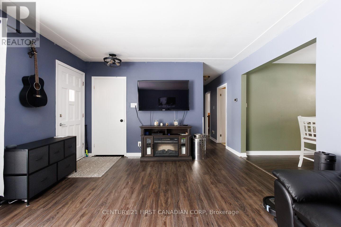 1227 Victoria Drive, London East (East C), ON - Indoor Photo Showing Living Room
