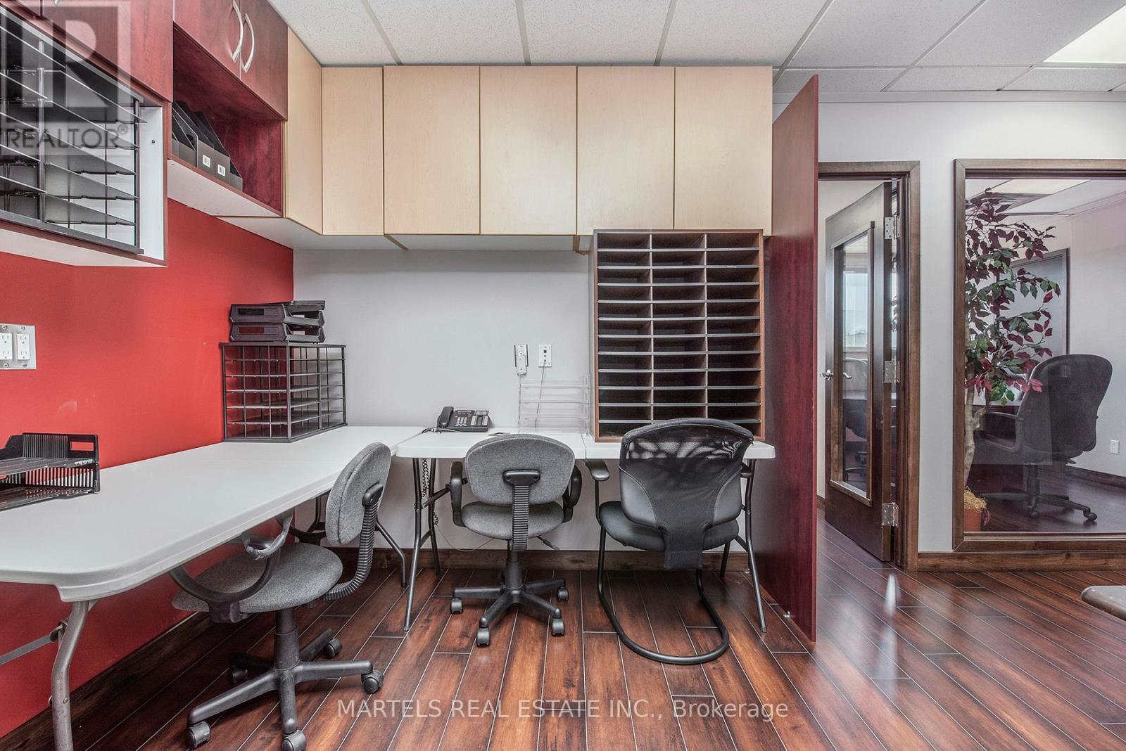 2nd level, room for reception/waiting area - 14 - 5480 Canotek Road, Ottawa, ON