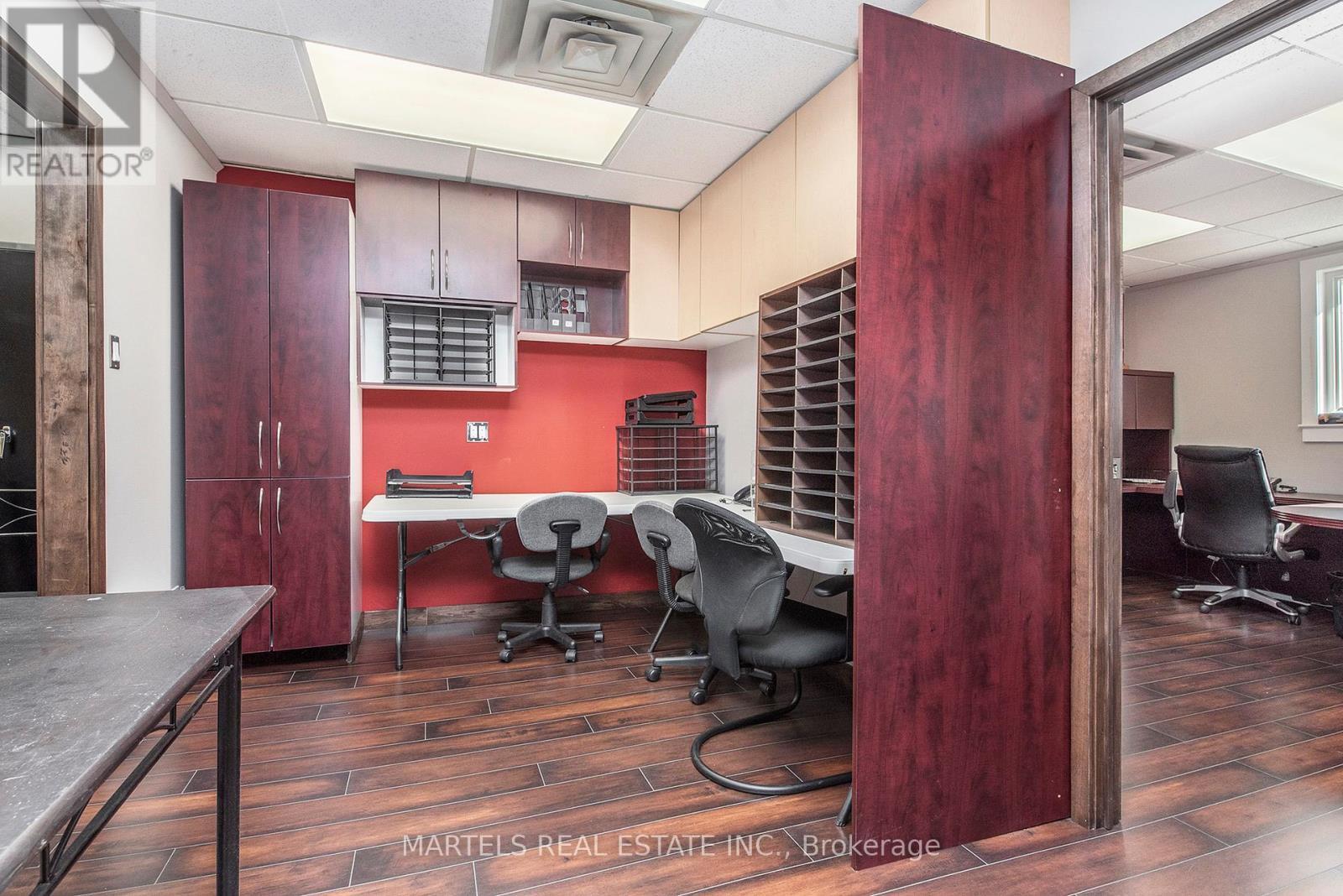 2nd level, room for reception/waiting area - 14 - 5480 Canotek Road, Ottawa, ON