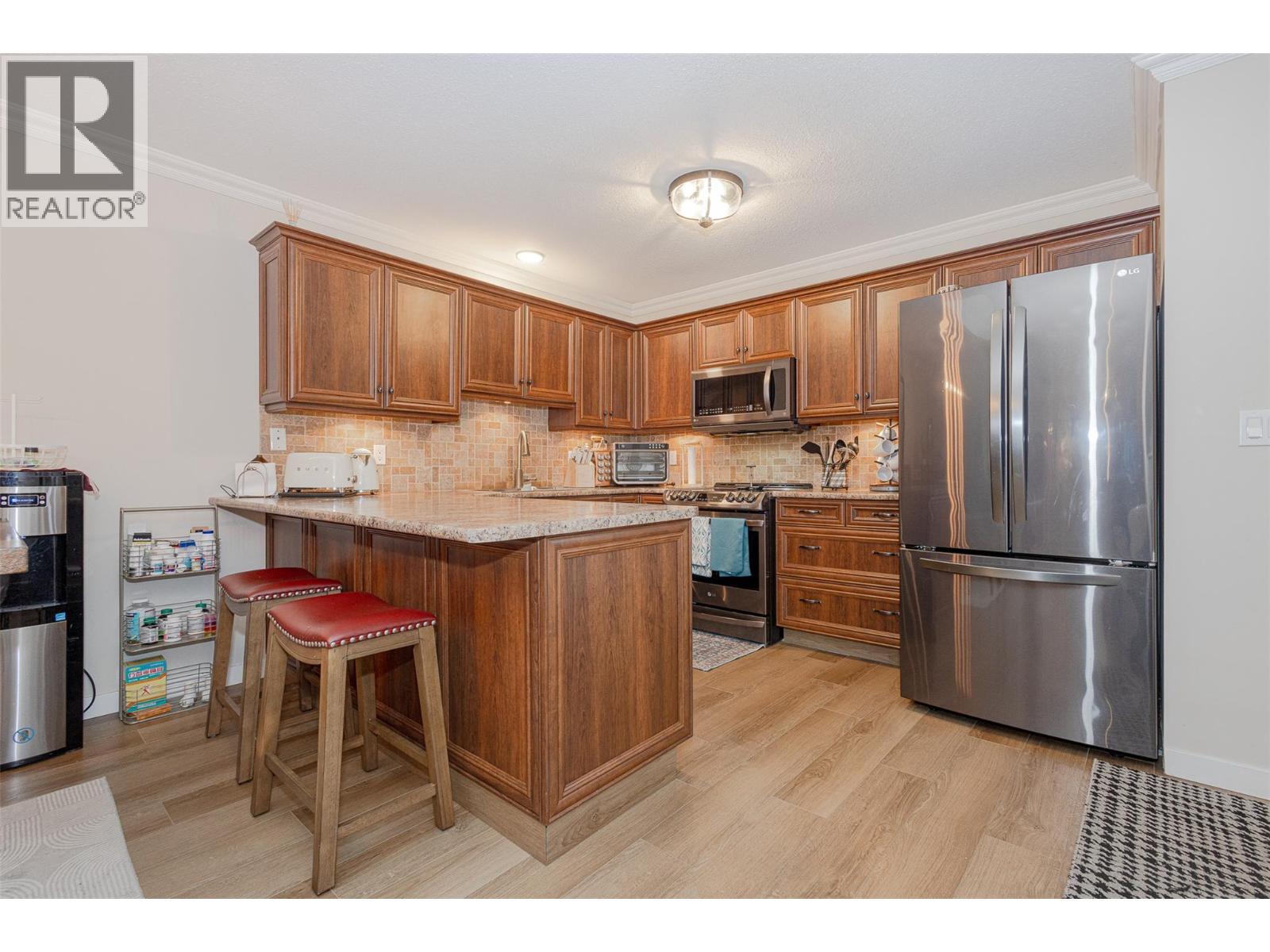 205 Gerstmar Road Unit# 1, Kelowna, BC - Indoor Photo Showing Kitchen