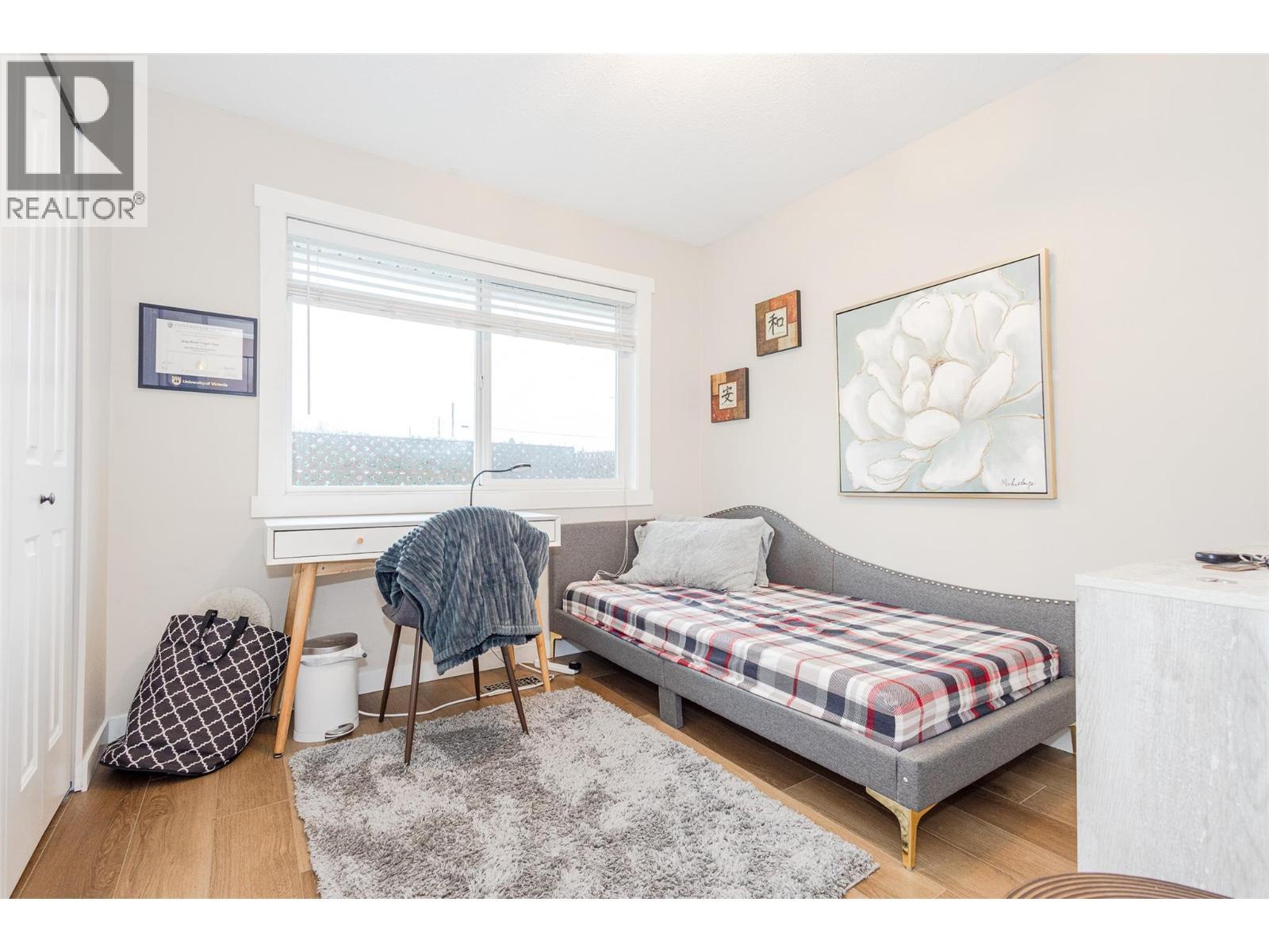 205 Gerstmar Road Unit# 1, Kelowna, BC - Indoor Photo Showing Bedroom