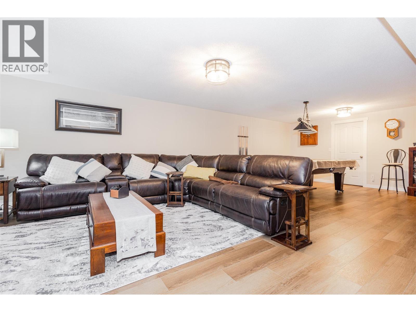 205 Gerstmar Road Unit# 1, Kelowna, BC - Indoor Photo Showing Living Room