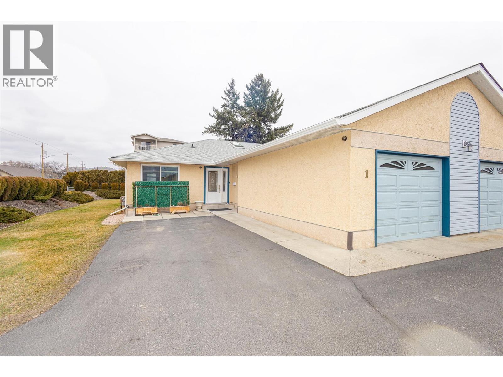 205 Gerstmar Road Unit# 1, Kelowna, BC - Outdoor
