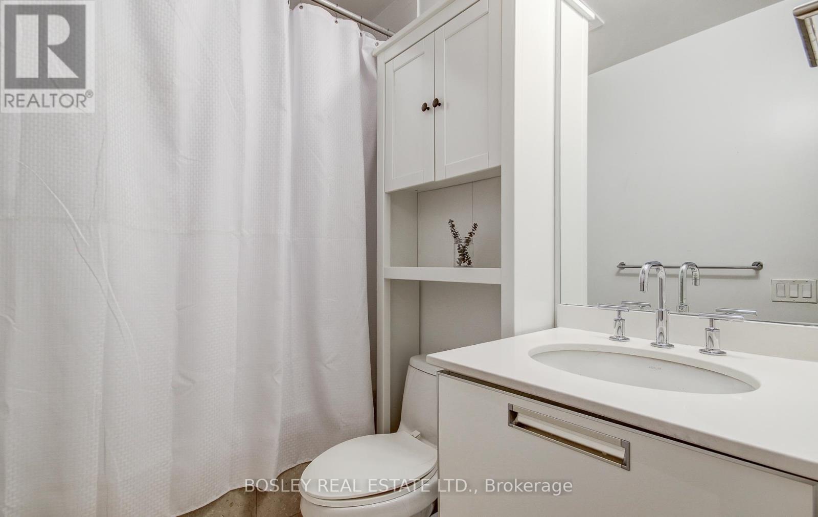 608 - 33 Charles Street E, Toronto, ON - Indoor Photo Showing Kitchen