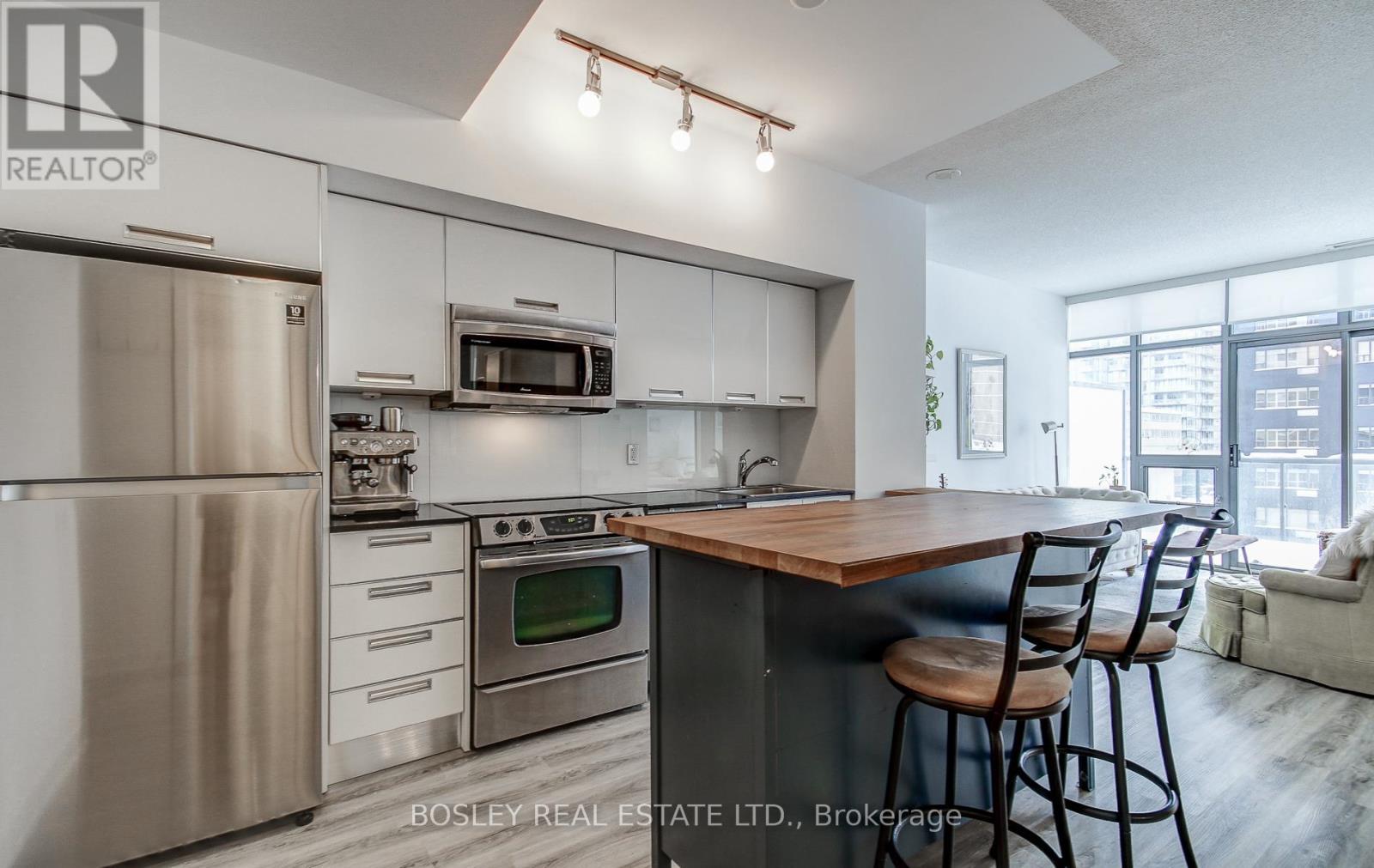 608 - 33 Charles Street E, Toronto, ON - Indoor Photo Showing Kitchen