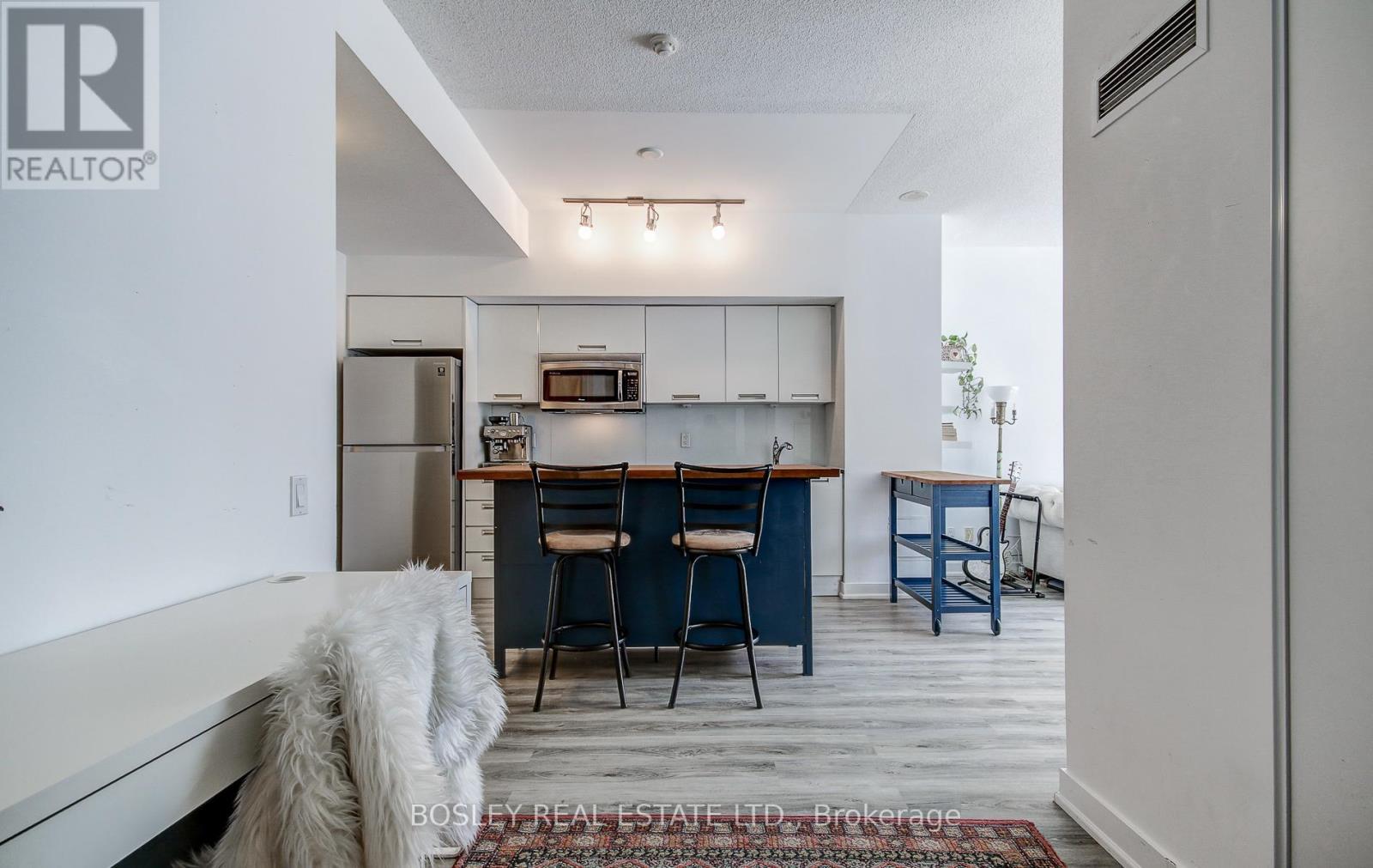 608 - 33 Charles Street E, Toronto, ON - Indoor Photo Showing Kitchen