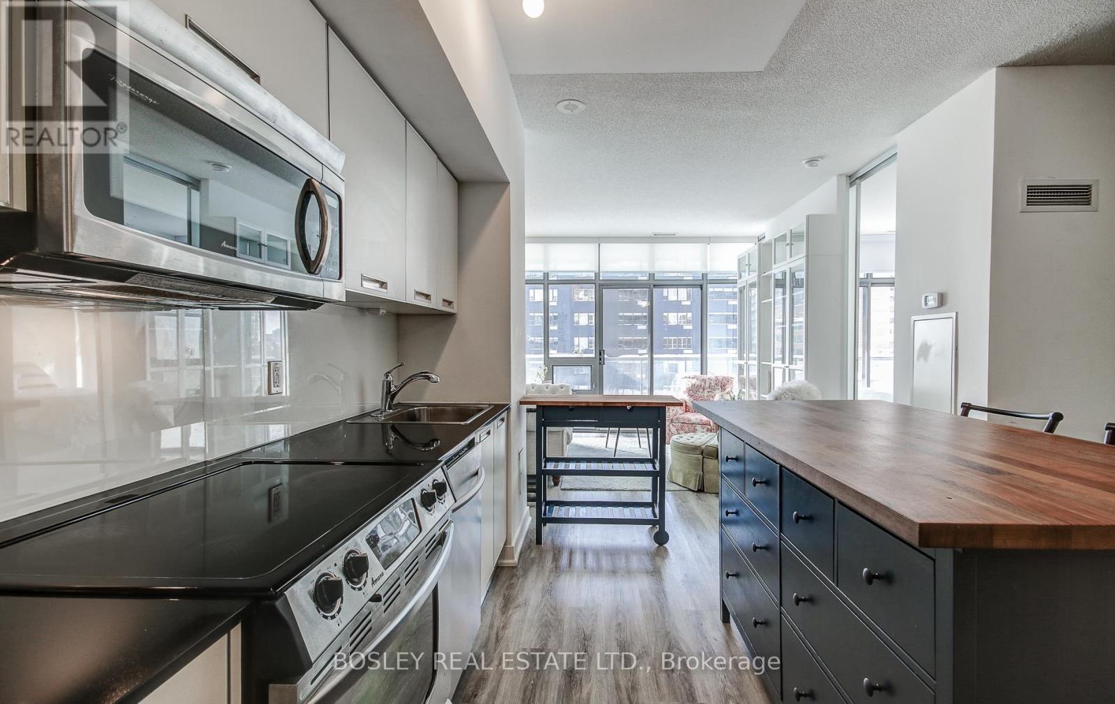608 - 33 Charles Street E, Toronto, ON - Indoor