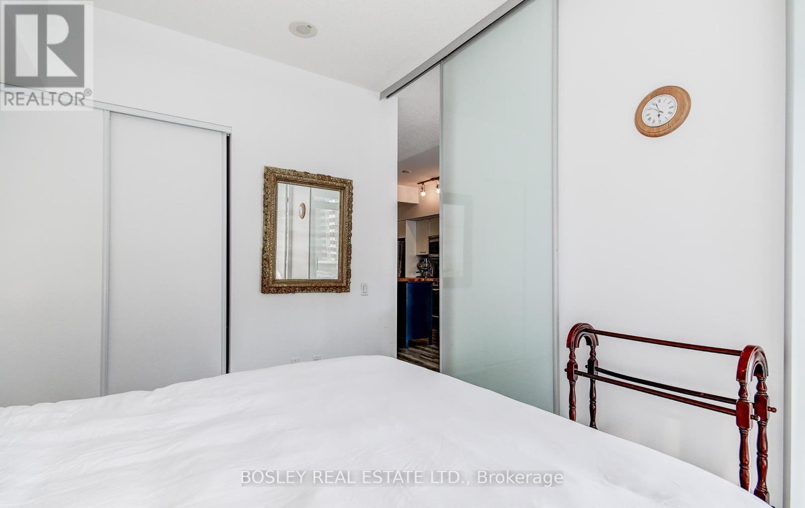 608 - 33 Charles Street E, Toronto, ON - Indoor Photo Showing Bedroom