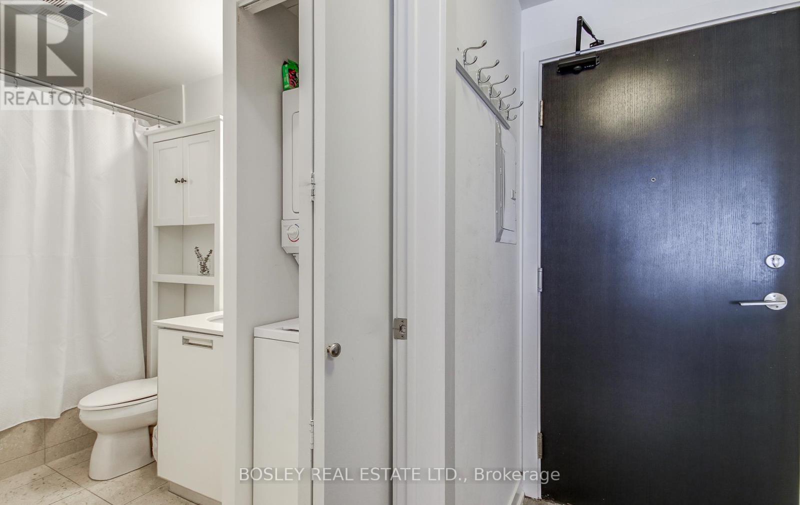 608 - 33 Charles Street E, Toronto, ON - Indoor Photo Showing Kitchen