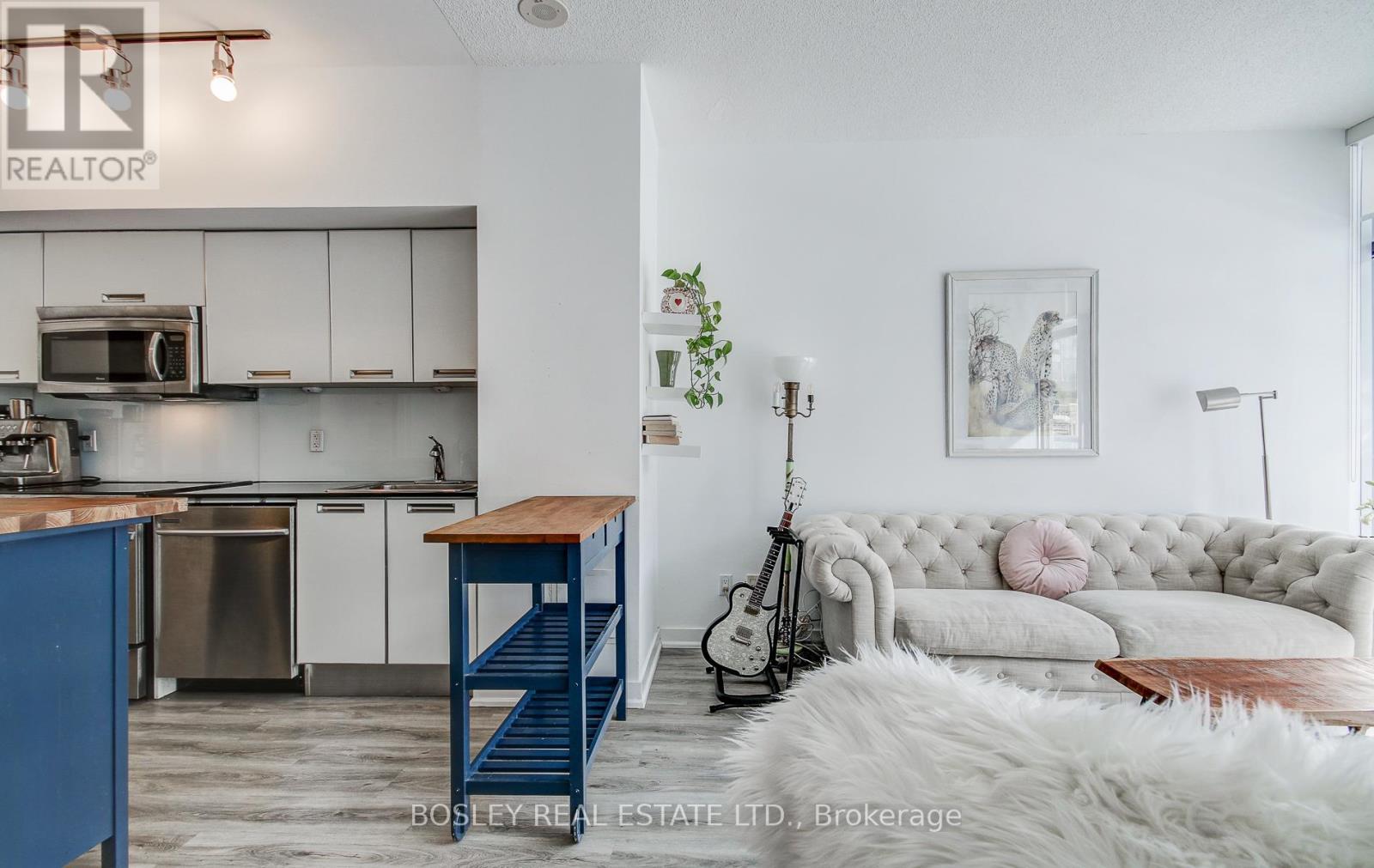 608 - 33 Charles Street E, Toronto, ON - Indoor Photo Showing Laundry Room