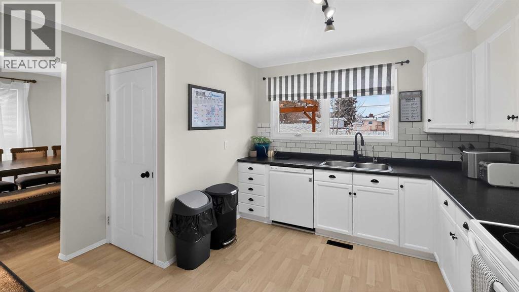 5813 50 Street, Taber, AB - Indoor