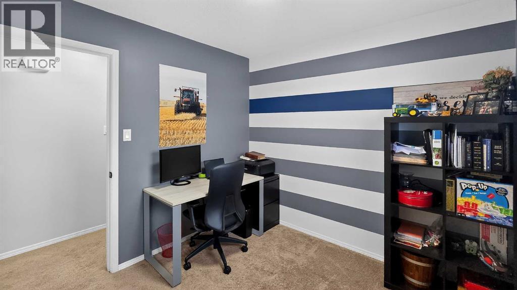 5813 50 Street, Taber, AB - Indoor Photo Showing Other Room