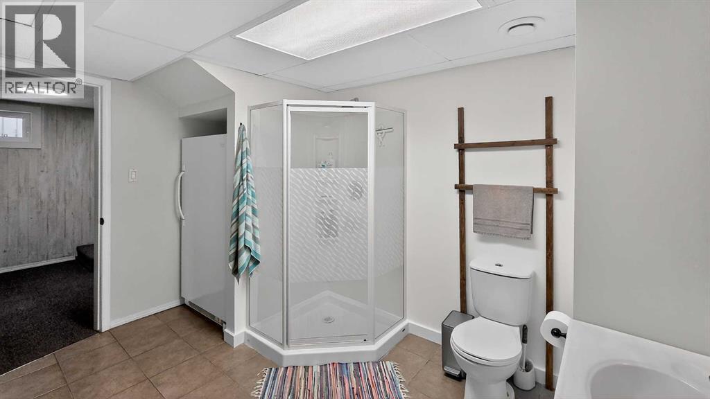 5813 50 Street, Taber, AB - Indoor Photo Showing Bathroom