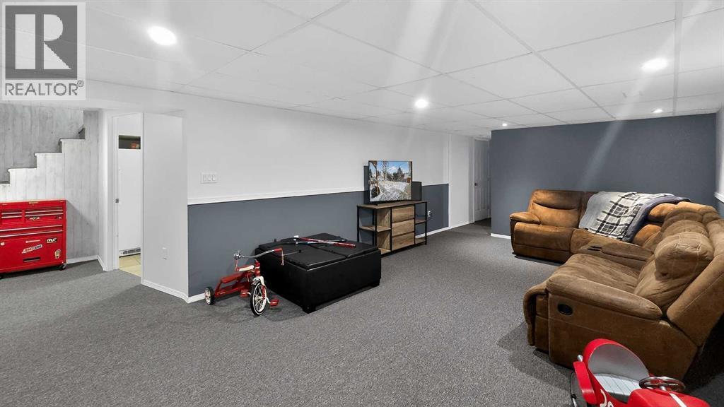 5813 50 Street, Taber, AB - Indoor