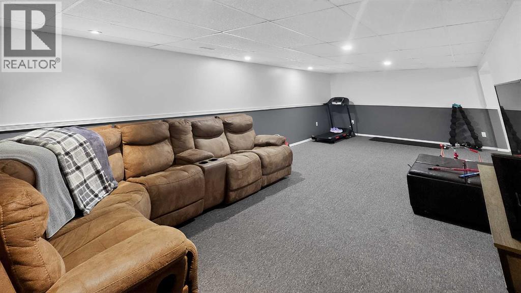 5813 50 Street, Taber, AB - Indoor