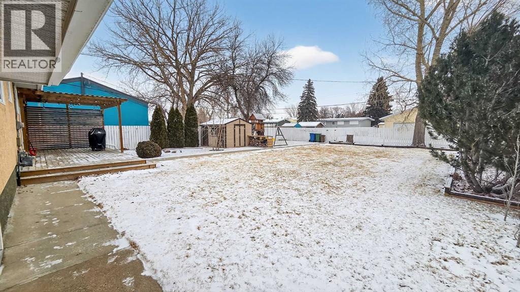 5813 50 Street, Taber, AB - Outdoor