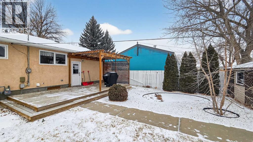 5813 50 Street, Taber, AB - Outdoor