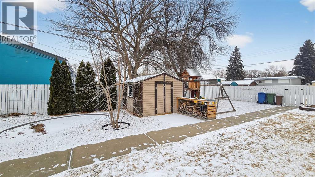 5813 50 Street, Taber, AB - Outdoor