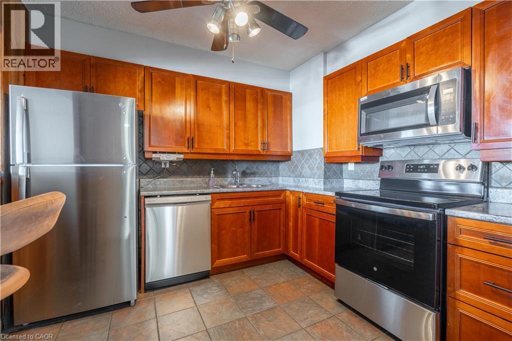 500 Green Road Unit# 1218, Stoney Creek, ON - Indoor Photo Showing Kitchen