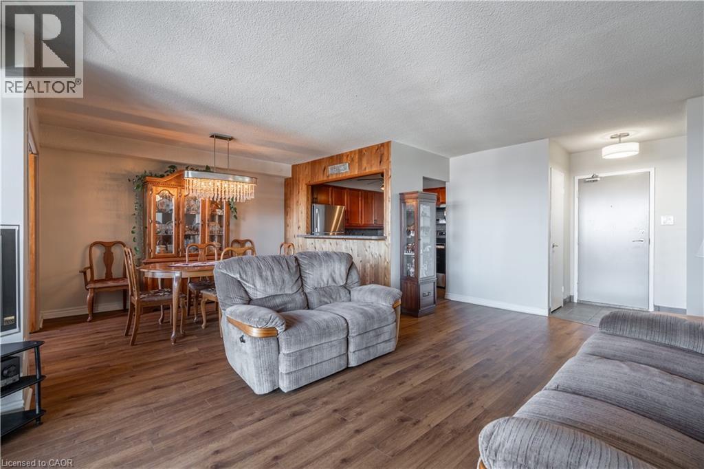 500 Green Road Unit# 1218, Stoney Creek, ON - Indoor Photo Showing Living Room