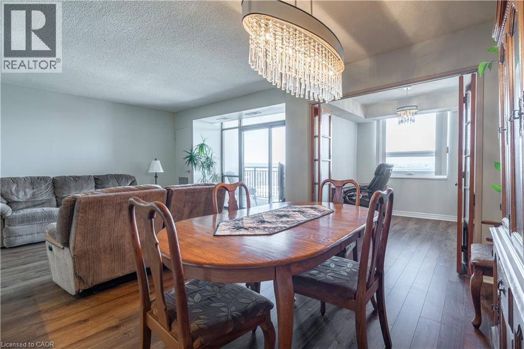 500 Green Road Unit# 1218, Stoney Creek, ON - Indoor Photo Showing Dining Room