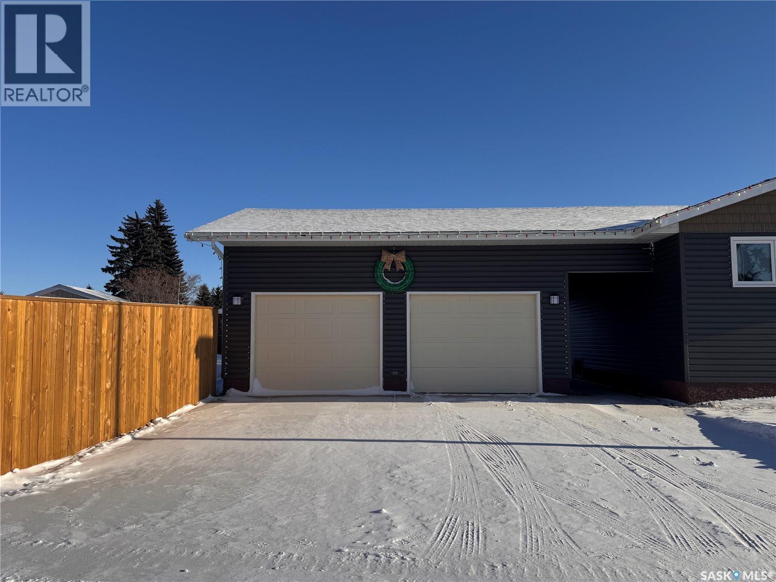 415 3Rd Avenue W, Biggar, SK - Outdoor With Exterior