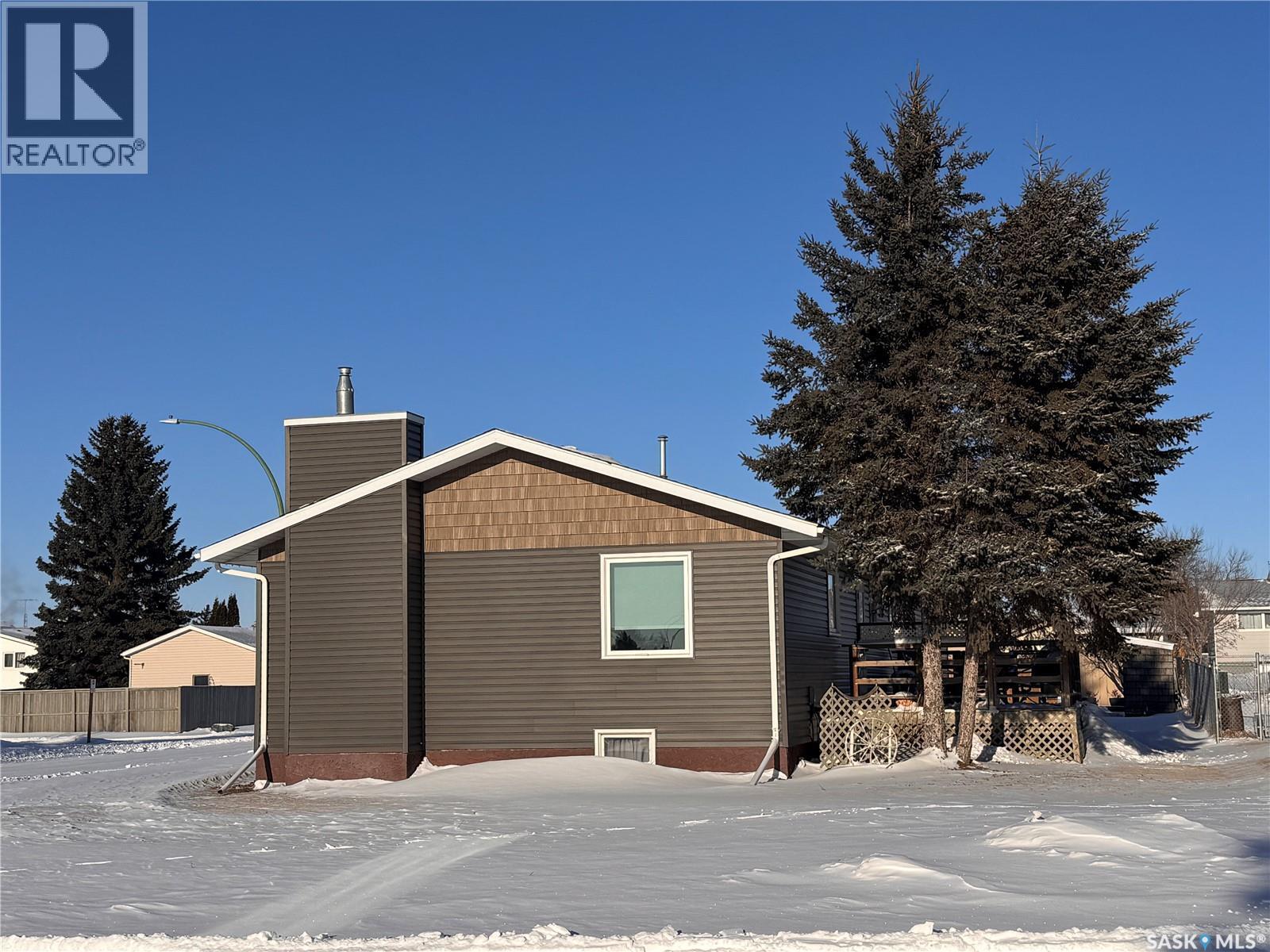 415 3Rd Avenue W, Biggar, SK - Outdoor