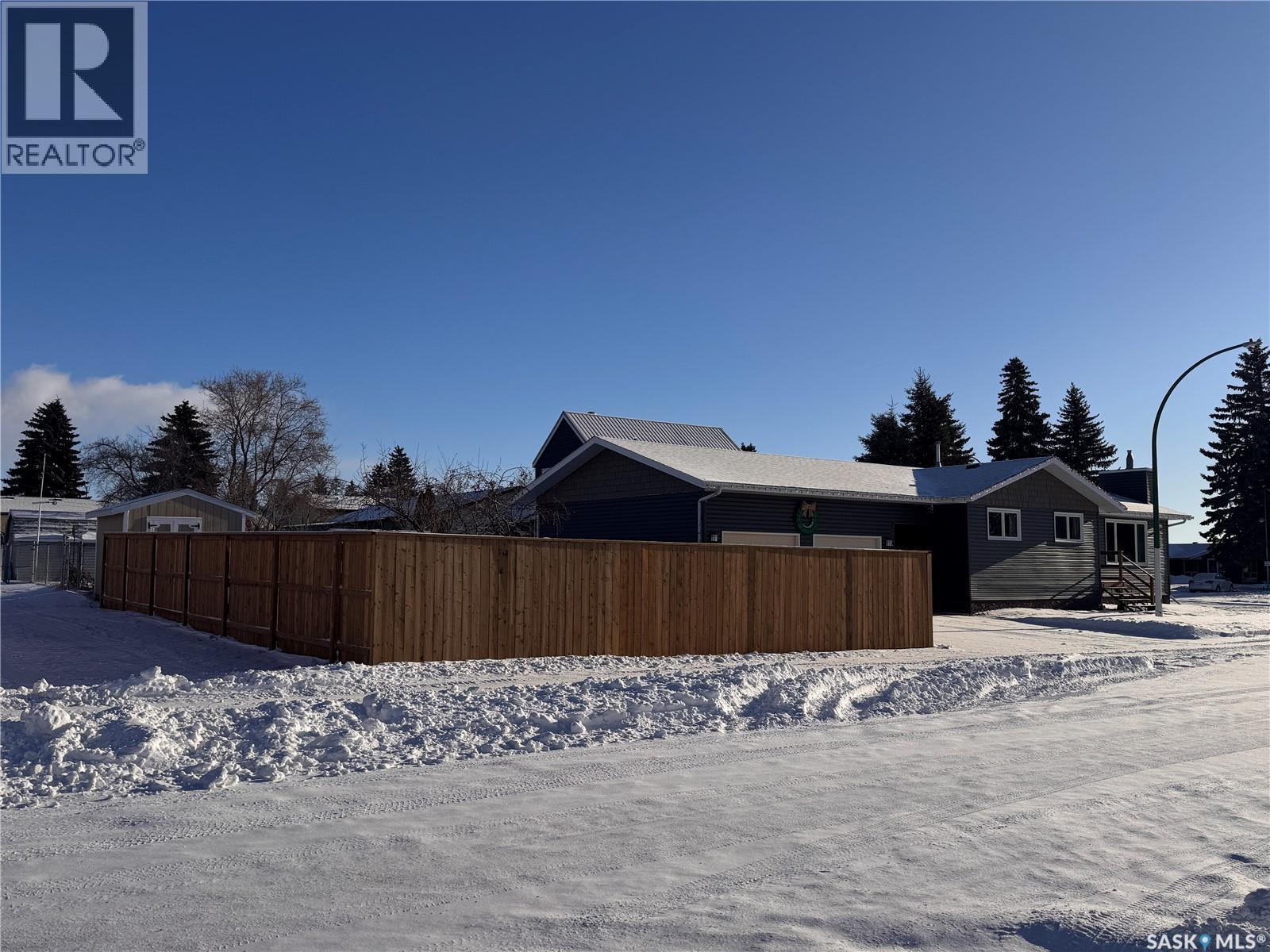 415 3Rd Avenue W, Biggar, SK - Outdoor