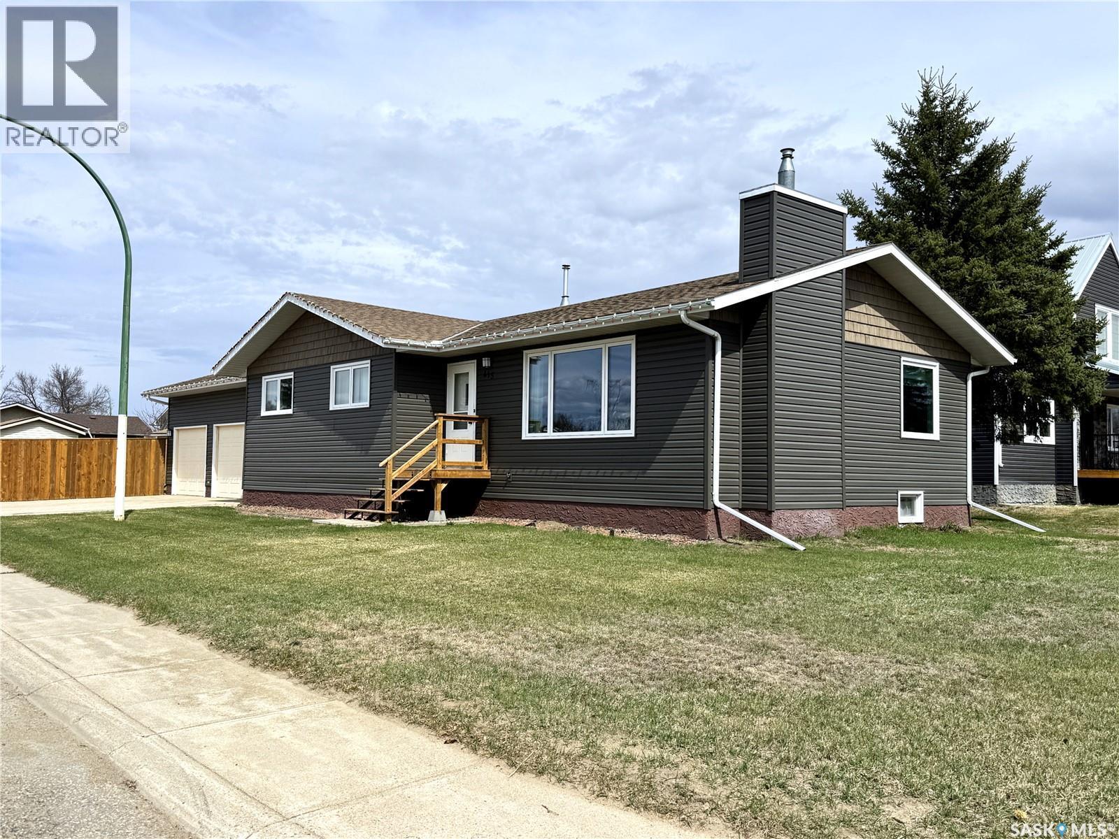 415 3Rd Avenue W, Biggar, SK - Outdoor