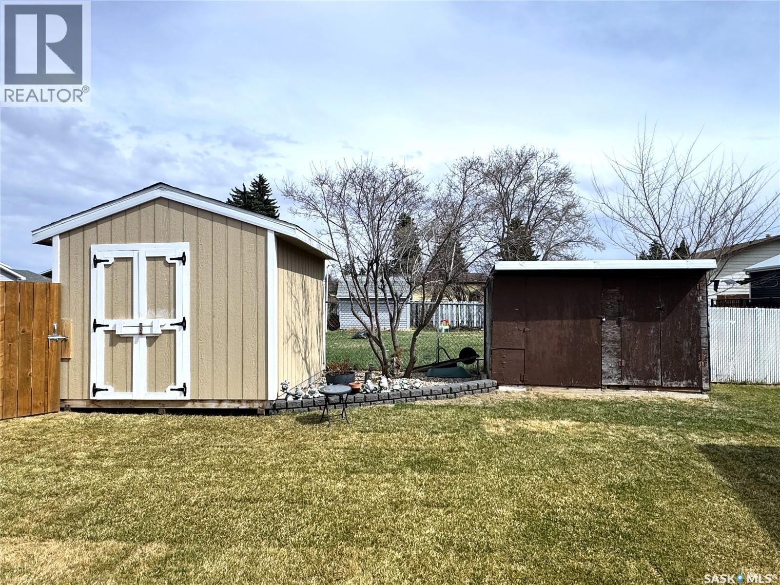415 3Rd Avenue W, Biggar, SK - Outdoor
