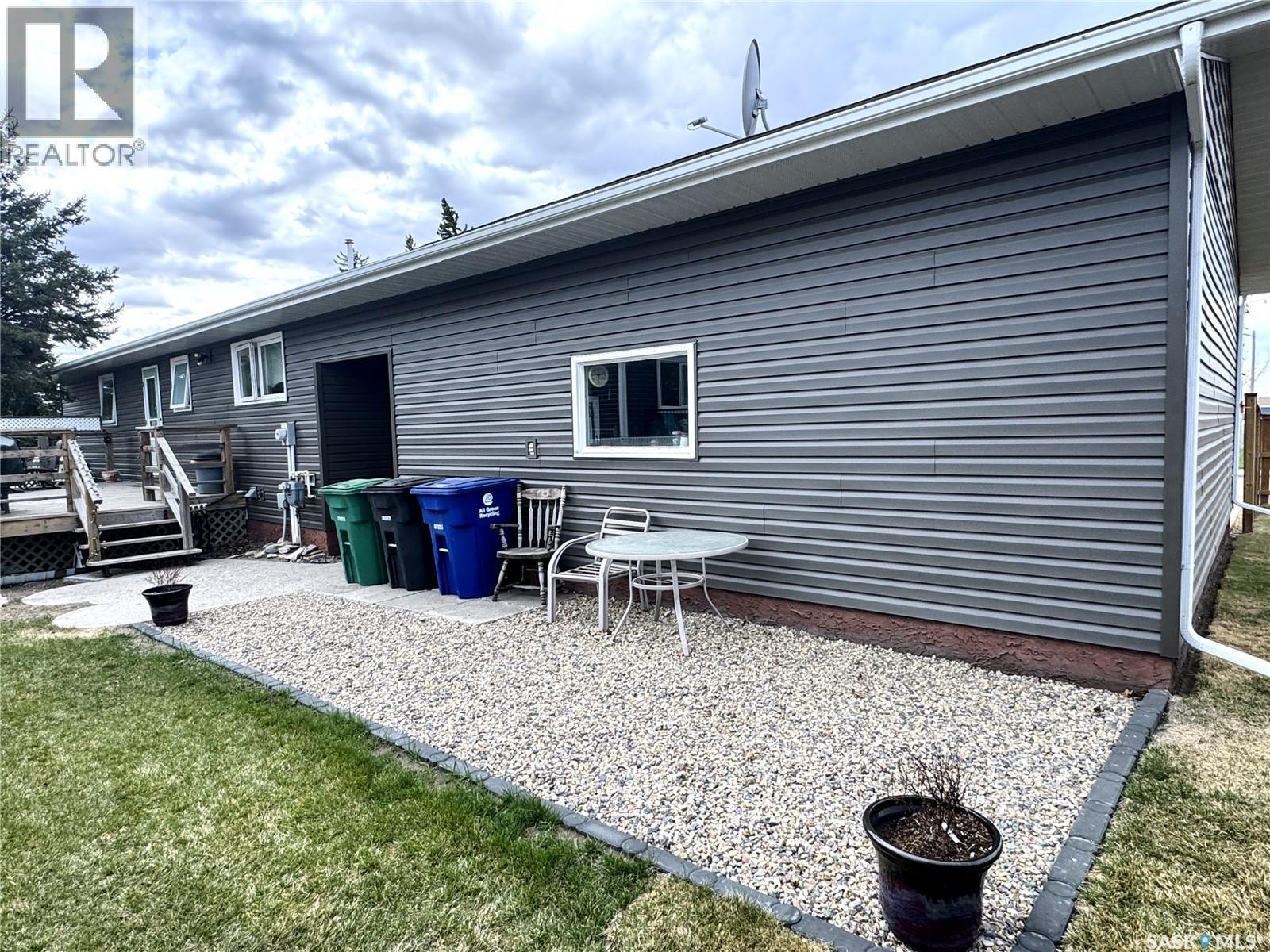 415 3Rd Avenue W, Biggar, SK - Outdoor