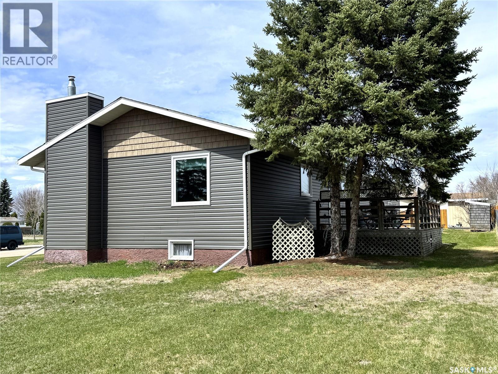 415 3Rd Avenue W, Biggar, SK - Outdoor