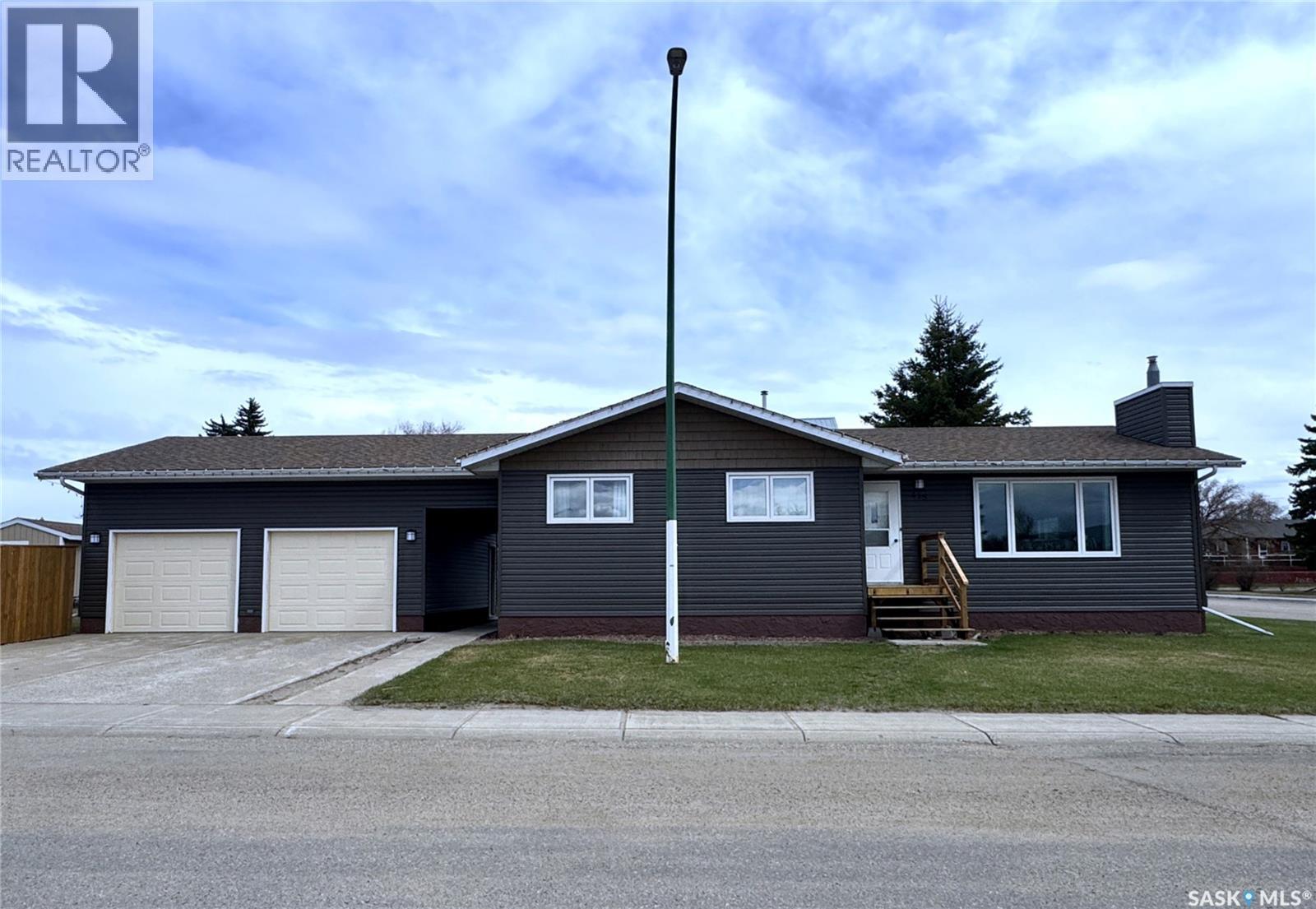 415 3Rd Avenue W, Biggar, SK - Outdoor