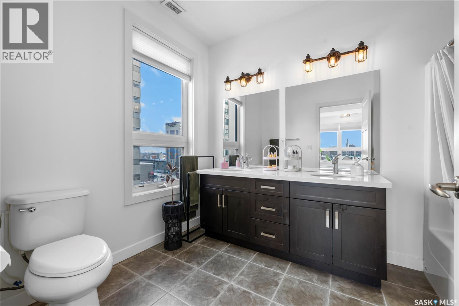 602 2055 Rose Street, Regina, SK - Indoor Photo Showing Bathroom
