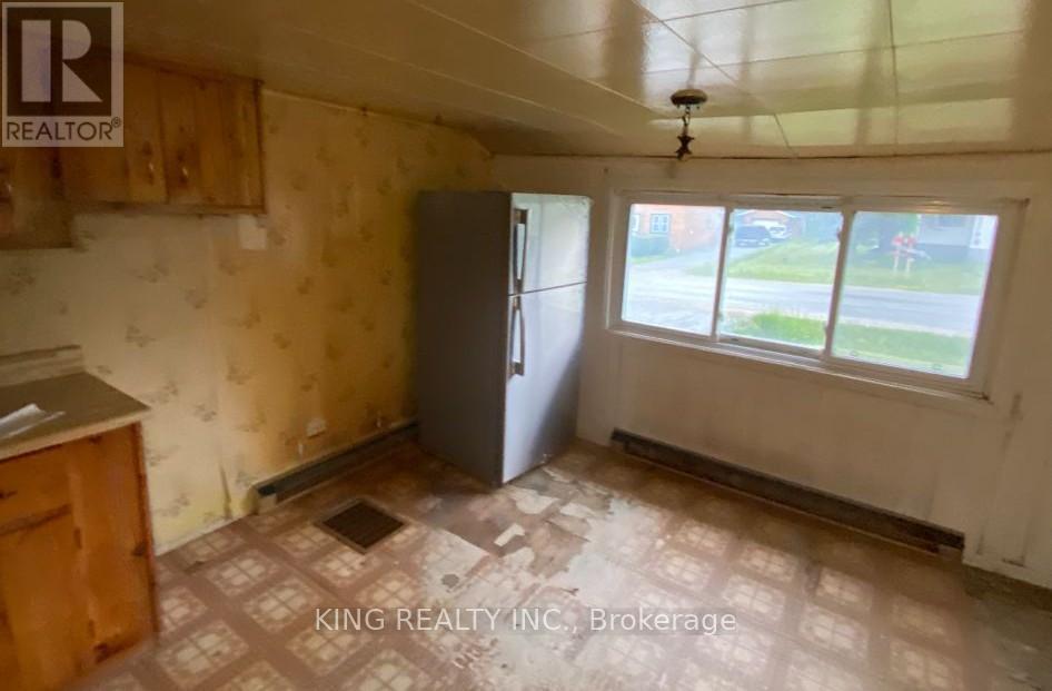 201 Third Avenue, Hornepayne, ON - Indoor Photo Showing Other Room