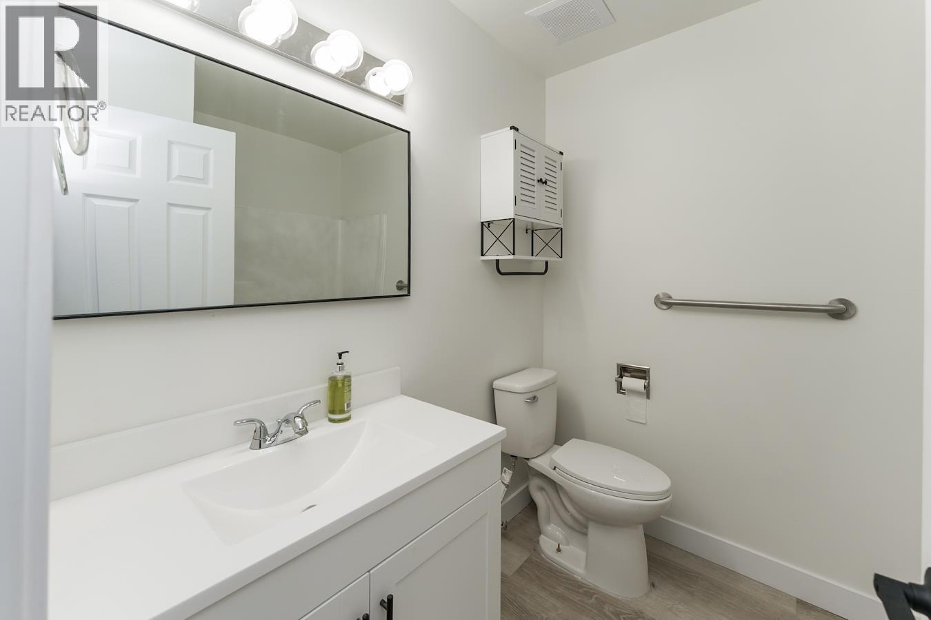 7790 Queens Crescent, Prince George, BC - Indoor Photo Showing Bathroom