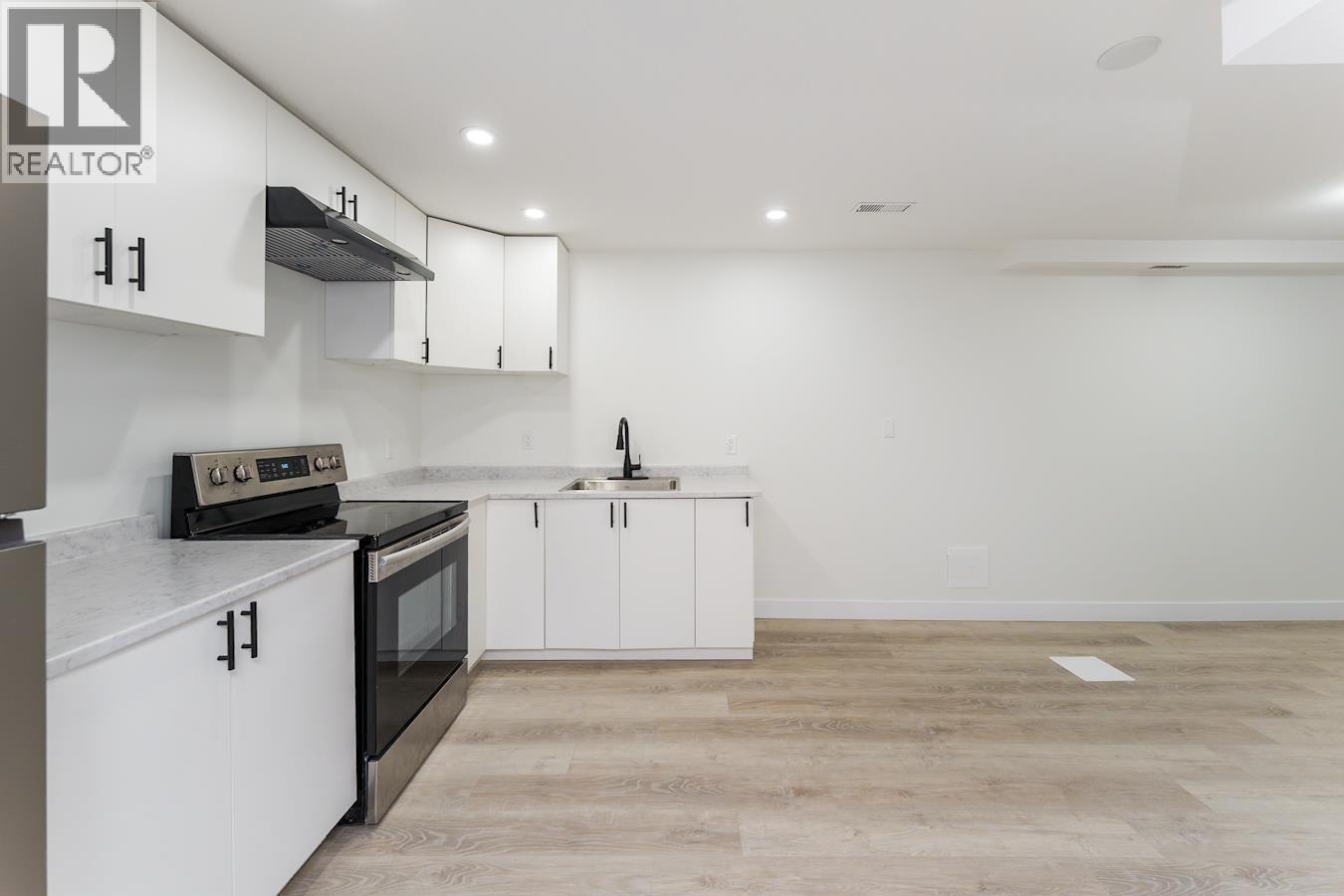 7790 Queens Crescent, Prince George, BC - Indoor Photo Showing Kitchen